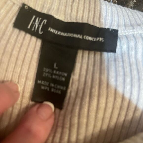 Sexy Short Sleeve Ribbed Cowl Neck Light Sweater - Picture 4 of 16
